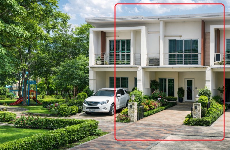 เหมาะทำออฟฟิศหรืออยู่อาศัย แอร์ 4 เครื่อง แอร์เยอะมาก 4A/C ทาวน์เฮ้าส์ 2 ชั้น ข้างๆสวนสาธารณะ 3นอน 2น้ำ ใกล้ ARL บ้านทับช้าง 1 กม. และสถานีตำรวจนครบาลประเวศ 850 ม. พื้นที่ 30 ตร.ว. พื้นที่ใช้สอย 220 ตร.ม.โครงสร้างแข็งแรง เดินทางสะดวก เชื่อมต่อถนนอ่อนนุช–พระราม 9 และทางด่วนได้ง่าย 11,998 B-MLots of air conditioners 4A/C.  11,998 B-M 2-Storey TownhouseNext to the park. 3Beds 2Baths near Ban Thap Chang ARL Station 1 km and Prawet Metropolitan Police Station 850 m. Land Area 30 sq.wah, Usable Area 220 sq.m. Ideal for Office or Residential Use. Equipp