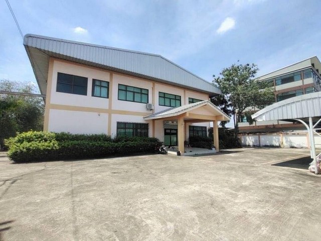 ขายโรงงานเนื้อที่ทั้งหมด 2-2-99 ไร่ บางใหญ่ นนทบุรีรหัสทรัพย์: FS243(กรุณาใช้รหัสนี้ในการสอบถาม FS243)โรงงานขนาด 25x50 เมตร พื้นที่ใช้สอย 2000 ตรม.พื้นรับน้ำหนัก 3-5 ตัน/ตรม.สำนักงาน 2 ชั้น 20x5 เมตร พื้นที่ใช้สอย 400 ตรม.ด้านหลังเป็นที่เก็บของ 75 ตรม.ประตูอัตโนมัติ เข้าโกดังด้านข้างมี 2 ประตูหลังคาสูง 8-10 เมตร มุงด้วยเมทัลชีทอย่างดี น้ำไม่รั่วซึมด้านหลังมีพื้นที่ว่าง 3 งาน 60 ตรว.ปีพ.ศ. 2554 �