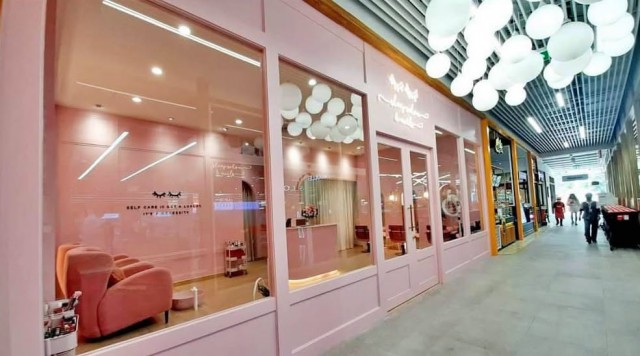 สนใจนัดดูสถานที่จริง Line : jellyjung โทร 092-459-2265เซ้งร้านเสริมสวย  #สาขานาคนิวาส #ลาดพร้าว71- ตั้งอยู่ภายใน Tops Supermarket นาคนิวาส- ใกล้ Starbucks และร้านค้าชั้นนำ- มีที่จอดรถสะดวกสำหรับลูกค้า- โอกาสสำหรับผู้ที่ต้องการเริ่มธุรกิจความงามแบบพร้อมเปิดดำเนินการต่อได้ทันที - อยู่ในย่านชุมชน หมู่บ้าน ออฟฟิศจำนวนมาก- ลูกค้าประจำและฐานลูกค้าเดิมพร้อมต่อยอด  สิ่งที่ได้รับ- ตกแต่งร้านครบ พร�