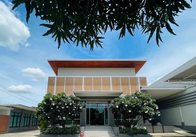 ขายโรงงานพื้นที่ใช้สอยรวม 2000 ตรม. พื้นที่สีม่วง กระทุ่มแบน สมุทรสาครรหัสทรัพย์: FS237(กรุณาใช้รหัสนี้ในการสอบถาม FS237)เนื้อที่ทั้งหมด 2 ไร่ 12 ตารางวาโรงงานขนาด 1000 ตรม.สำนักงาน 2 ชั้นขนาด 600 ตรม.ส่วนเชื่อมระหว่างโรงงานกับสำนักงาน 200 ตรม.มีโชว์รูม มีป้อมยามพื้นที่สีม่วง ขอรง.4 ได้หม้อแปลงไฟฟ้า 250 KVAพิกัด : ต.ท่าไม้ อ.กระทุ่มแบน จ.สมุทรสาครราคาขาย 45,000,000 บาทTel: 062-6284052 (Thai)Line ID: 0626284052Tel: 085-1498866 (C