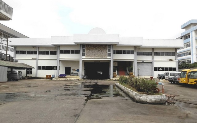ขายโรงงานพื้นที่ใช้สอย 15190 ตรม. บางพลี สมุทรปราการรหัสทรัพย์: FS234(กรุณาใช้รหัสนี้ในการสอบถาม FS234)เนื้อที่ทั้งหมด 10 ไร่ 41 ตารางวาอาคาร 2 ชั้นด้านหน้า 648 ตรม.ออฟฟิศใหญ่ 2 ชั้น 4256 ตรม.โรงงาน 6682 ตรม.หอพักพนักงาน 3 ชั้น 1871 ตรม.หอพักพนักงาน 3 ชั้น 1733 ตรม.เครน 5 ตัน 4 ชุด, 2 ตัน 1 ชุดมีรง.4หม้อแปลง 880 KVAพิกัด : ต.บางโฉลง อ.บางพลี จ.สมุทรปราการราคาขาย 262,000,000 บาทTel: 062-6284052 (Thai)Line ID: 0626284052Tel: 085-1498866 (Chinese, English)Line ID: 0851498866Wechat: zh