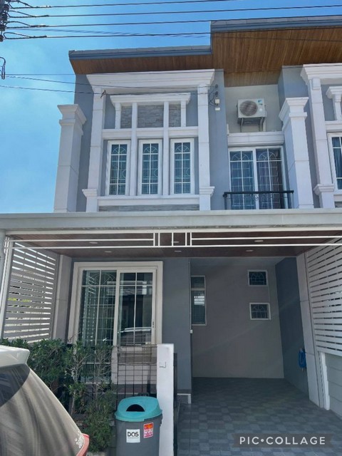 ให้เช่าทาวน์โฮม 2 ชั้น หลังมุม 4 ห้องนอน โครงการ Golden Town สุขุมวิท- ลาซาล สุขุมวิท 113 ซอยวัดด่านสำโรง ใกล้ BTS สำโรง *** ราคาเช่า 25,000 บาท/เดือน ติดต่อ:: ชยา โทร/ID Line:: 0942823961Link Line:: https://line.me/ti/p/3xFA1An8Kcรหัส # T26-877 ทาวน์โฮม 2 ชั้น หลังมุม โครงการ Golden Town สุขุมวิท- ลาซาล สุขุมวิท 113• เนื้อที่ 17.8 ตรว. • พื้นที่ใช้สอย 103 ตรม. (ไซส์กลาง)• 4 ห้องนอน • 2 ห้องน้ำ • พร้อมเฟอร์นิเจอร์• แอร์ 4 ตัว / ทีวี โซฟา / บิ้วอินครัว+ฮู้ด / ต�