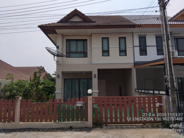 ขาย บ้านเดี่ยว/ทาวน์เฮ้าส์/คอนโด หมู่บ้านรวยเจริญ  ถนนหนองไล่อ้อย-หนองขาม ตำบลสุรศักดิ์ อำเภอศรีราชา ชลบุรี  ราคา   2,500,000    บาท  (ราคาต่อรองได้)  รายละเอียดทรัพย์ -  เนื้อที่ 40 ตรว. พื้นที่ใช้สอย 120.0 ตรม. -  3 ห้องนอน 2 ห้องน้ำ  -  1 ที่จอดรถ   พิกัดทรัพย์ : https://maps.app.goo.gl/Y1yxiHdrEVghW5U3A  สถานที่ใกล้เคียง   -มหาวิทยาลัยเกษตรศาสตร์ วิทยาเขตศรีราชา -โรงพยาบาลแหลมฉบัง - ตลาดโดม  รหัสทรัพย์ (Code ID)  : PSW-26-61H0000522