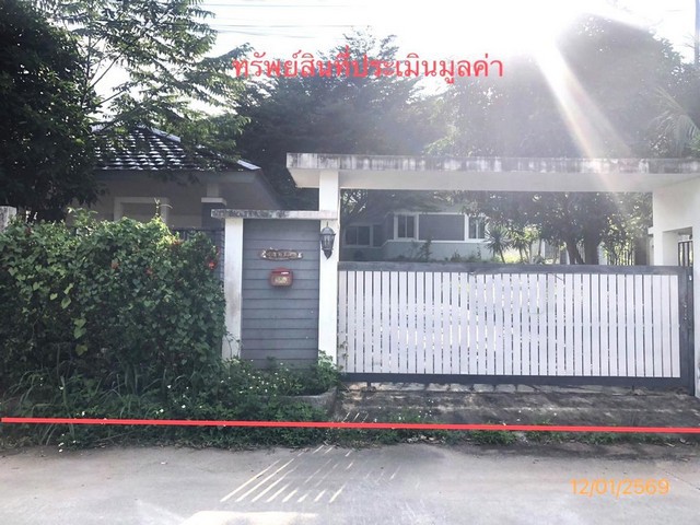 ขายบ้านเดี่ยว เมืองสุราษฎร์ธานี  อำเภอเกาะสมุย    ถนน สายรอบเกาะสมุย   ตำบล อ่างทอง อำเภอ เกาะสมุย จังหวัด สุราษฎร์ธานี  ราคาโปรโมชั่น  6,732,000   บาท    ลดจาก  8,995,000  บาท ราคาโปรโมชั่นตั้งแต่วันที่ 1 เมษายน 2569 – 30 มิถุนายน 2569  รายละเอียดทรัพย์ -  เนื้อที่ 180.00 ตร.ว.  พื้นที่ใช้สอย 215.00 ตร.ม. -  4 ห้องนอน 3 ห้องน้ำ   -  1 ที่จอดรถ  -  บ้านหันไปทางทิศ ตะวันออกเฉียงเหนือ  พิกัดทรัพย์ : https://maps.app.goo.gl/Arop4ooYaYrefh3r6  �