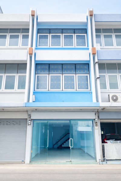อาคารพาณิชย์ 3 ชั้นโลตัส ปทุมธานี 529ม 2 ห้องน้ำ ใกล้ตลาดสดเทศบาลเมืองปทุมธานี 500 ม.รีโนเวทใหม่ ให้เช่า 9,999 B-M. 14ตร.ว.  132 ตร.ม เหมาะสำหรับค้าขาย สำนักงาน คลินิก คาเฟ่ ร้านอาหาร หรือการลงทุน ในย่านเศรษฐกิจสำคัญ  ใจกลางเมืองปทุมธานี ใกล้ศาลากลางจังหวัดปทุมธานี 800 ม.สถานศึกษา โรงพยาบาล และแหล่งชุมชนขนาดใหญ่ เดินทางสะดวก  เชื่อมต่อถนนสายหลักหลายเส้นทางLotus PathumThani 529m. 3-story commercial building 