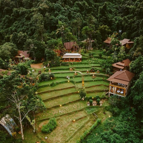 # ประกาศขายโดยเจ้าของโดยตรง # ขายกิจการ บ่อเกลือวิว รีสอร์ท (Boklua View Resort) | กิจการรีสอร์ทและร้านอาหารที่ดำเนินธุรกิจได้ทันที!#ที่ตั้ง209 หมู่ 1 บ้านบ่อหลวง ตำบลบ่อเกลือใต้อำเภอบ่อเกลือ จังหวัดน่าน ประเทศไทย** ราคาขาย90 ล้านบาท (สามารถเจรจาต่อรองได้)ค่าธรรมเนียมการโอนและภาษีต่าง ๆ ผู้ซื้อและผู้ขายรับผิดชอบฝ่ายละครึ่ง# ช่องทางติดต่อLINE ID : natha-jira โทรศัพท์ : 082-873-8133 (ดรีม)# จุดเด่