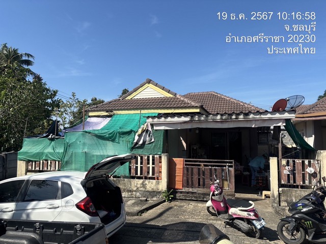   ขาย บ้านเดี่ยว/ทาวน์เฮ้าส์/คอนโด โครงการ หมู่บ้าน ธนาวัลเพลส  ถนน/ซอยชุมชนตลาดข๊ง ตำบลบึง อำเภอศรีราชา จังหวัดชลบุรี  ราคา   1,500,000    บาท  (ราคาต่อรองได้)  รายละเอียดทรัพย์ -  เนื้อที่ 40.0 ตร.ว. พื้นที่ใช้สอย 47.0 ตร.ม. -  2 ห้องนอน 1 ห้องน้ำ 1 ที่จอดรถ  -  1 ที่จอดรถ  -  บ้านหันไปทางทิศ ตะวันออก  พิกัดทรัพย์ : https://maps.app.goo.gl/FN9iK9YEJPLM2gqR6  สถานที่ใกล้เคียง  - โรงเรียนบ้านบ่อวิน- ตลาดเขาขยาย- วัดบ่อวิน- โ