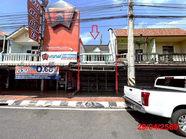 ขายอาคารพาณิชย์ เมืองสุราษฎร์ธานี  ถนนพ่อขุนทะเล   ถนน พ่อขุนทะเล ตำบล มะขามเตี้ย อำเภอ เมืองสุราษฎร์ธานี จังหวัด สุราษฎร์ธานี  ราคาโปรโมชั่น  2,153,000  บาท    ลดจาก  2,900,000  บาท ราคาโปรโมชั่นตั้งแต่วันที่ 1 เมษายน 2569 – 30 มิถุนายน 2569  รายละเอียดทรัพย์ -  เนื้อที่ 19.40 ตร.ว.  พื้นที่ใช้สอย 120.00 ตร.ม. -  2 ห้องนอน 2 ห้องน้ำ   -  1 ที่จอดรถ  -  บ้านหันไปทางทิศ ตะวันตกเฉียงใต้  พิกัดทรัพย์ : https://maps.app.goo.gl/6CKoz