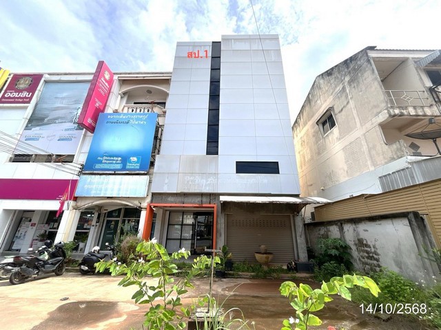ขายอาคารพาณิชย์ สุราษฎร์ธานี  โครงการ โชคมงคล เมืองสุราษฎร์ธานี   ซอย ภายในหมู่บ้าน ถนน สายสุราษฎร์ธานี - บ้านนาสาร  ตำบล ขุนทะเล อำเภอ เมืองสุราษฎร์ธานี จังหวัด สุราษฎร์ธานี  ราคาโปรโมชั่น  8,329,000  บาท    ลดจาก  10,000,000   บาท ราคาโปรโมชั่นตั้งแต่วันที่ 1 เมษายน 2569 – 30 มิถุนายน 2569  รายละเอียดทรัพย์ -  เนื้อที่ 46.00 ตร.ว.   พื้นที่ใช้สอย 479.60 ตร.ม. -  9 ห้องนอน 6 ห้องน้ำ   -  1 ที่จอดรถ  -  บ้านหันไป