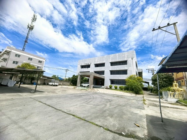 ขายโรงงานเนื้อที่ทั้งหมด 2 ไร่ 2 งาน มีใบรง.4 บางพลี สมุทรปราการรหัสทรัพย์: FS250(กรุณาใช้รหัสนี้ในการสอบถาม FS250)โรงงาน 3 ชั้น พื้นที่ใช้สอย 2808 ตรม.ที่จอดรถยนต์ 30 คัน พื้นที่ใช้สอย 1524 ตรม.มีใบรง.4 (ประเภทกิจการประกอบชิ้นส่วนอิเล็กทรอนิกส์)รถเทรลเลอร์เข้าออกได้พิกัด : ต.บางปลา อ.บางพลี จ.สมุทรปราการราคาขาย 45,000,000 บาทTel: 062-6284052 (Thai)Line ID: 0626284052Tel: 085-1498866 (Chinese, English)Line ID: 0851498866Wechat: zhou20171188Facebook Fanpage: JLT Real Estate ซื้อ/�