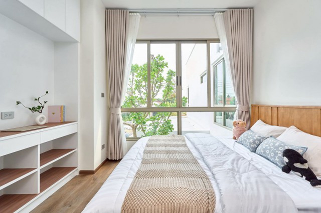 Pool Villa ลดแรงเหลือ 8.99 ล้าน #โซนแม่เหียะ บ้านหรู #สไตล์โมเดิร์น พร้อมอยู่ #ใกล้สนามบิน ฟังก์ชันครบ พร้อมสระส่วนตัว เข้าเมืองง่ายสุดๆรายละเอียดบ้านที่ดิน 55.6 ตร.วาพื้นที่ใช้สอย 250 ตร.ม.4 ห้องนอน | 5 ห้องน้ำห้องผู้สูงอายุชั้นล่าง (ไม่มี Step)ที่จอดรถในบ้าน 2 คัน + หน้าบ้านจอดเพิ่มได้สระว่ายน้ำส่วนตัวขนาด 3 × 6 เมตรระบบเกลือ ดูแลง่ายมีสระเด็ก + Jet Spa / Jacuzziระบบบ้าน & ความปลอดภัยไฟฟ้า 