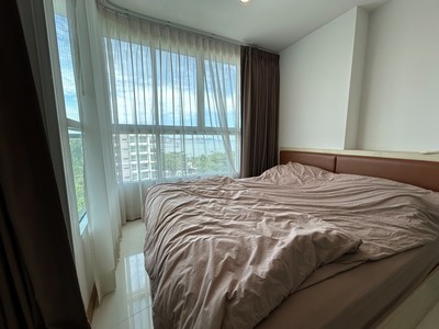 ห้องชุด 2 ห้องนอนติดทะเล วิวสวย พร้อมอยู่ ราคาถูกที่สุดในโครงการ!!!! ขาย ซีดรีม คอนโดมิเนียน ศรีราชา ( Sea Dream Condominium Sriracha).TPI-3198.ที่ตั้ง : ถนน ถนนเลียบชายหาดกัปตันยุทธ ต.บางพระ อ.ศรีราชา จ.ชลบุรีhttps://maps.app.goo.gl/GYwoEqFMbWPJkHn76?g_st=il.รายละเอียดห้องชุด✅ ขนาด 36.85 ตารางเมตร ชั้น 7✅ 2 ห้องนอน 1 ห้องน้ำ✅ เตียงควีนไซส์ 1 หลัง และเตียงขนาด 3.5 ฟุต 1 หลัง✅ โซฟา ชุดโต๊ะทานข้าว ✅ เครื่องปรับอากาศ 3 เครื่อง✅ ทีวี ตู้เ