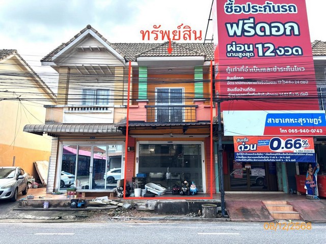 ขายอาคารพาณิชย์ เมืองสุราษฎร์ธานี   ราคาโปรโมชั่น ลดพิเศษ  ถนน พ่อขุนทะเล ตำบล มะขามเตี้ย อำเภอ เมืองสุราษฎร์ธานี จังหวัด สุราษฎร์ธานี  ราคาโปรโมชั่น  2,995,000  บาท    ลดจาก  4,000,000  บาท ราคาโปรโมชั่นตั้งแต่วันที่ 1 เมษายน 2569 – 30 มิถุนายน 2569  รายละเอียดทรัพย์ -  เนื้อที่ 17.20 ตร.ว.   พื้นที่ใช้สอย 116.00 ตร.ม. -  1 ห้องนอน 2 ห้องน้ำ   -  1 ที่จอดรถ  -  บ้านหันไปทางทิศ ตะวันออกเฉียงเหนือ  พิกัดทรัพย์