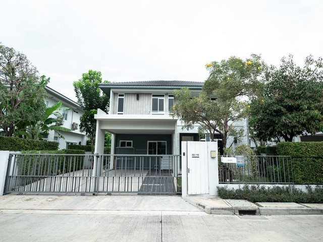 ให้เช่า - ขายบ้านเดี่ยว 2 ชั้น 76.5 ตรว. 5 ห้องนอน โครงการมัณฑนาบางนา-วงแหวน (รามคำแหง 2) ใกล้เมกะบางนา *** ราคาเช่า 120,000 บาท/เดือน  *** ราคาขายพิเศษ 16.9 ล้านบาท  ติดต่อ::  ชยา โทร/ID Line:: 0942823961   Link Line:: https://line.me/ti/p/3xFA1An8Kcรหัส# T26-891บ้านเดี่ยวหรู โครงการ มัณฑนาบางนา-วงแหวน (รามคำแหง 2) ใกล้เมกะบางนา • ขนาดที่ดิน 76.5 ตรว • พื้นที่ใช้สอย 222 ตรม• 4 ห้องนอน 1 ห้องพักผ่อน• 5 ห้องน้ำ• 1 ห้องแม่บ้าน 1 ห้องน้ำ 2 ห้องครัว• 3