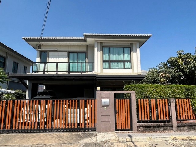 ขายบ้านเดี่ยว 2 ชั้น 63 ตรว. โครงการภัสสร ดอนเมือง-พหลโยธิน ใกล้สนามบินดอนเมือง ใกล้ฟิวเจอร์พาร์ครังสิต*** ราคาขาย 8.5 ล้านบาท ติดต่อ::  ชยา โทร/ID Line:: 0942823961   Link Line:: https://line.me/ti/p/3xFA1An8Kcรหัส# T26-888 บ้านเดี่ยว 2 ชั้น ภัสสร ดอนเมือง-พหลโยธิน ใกล้สนามบินดอนเมือง• ที่ดิน 63 ตรว. . • 3 ห้องนอน • 2 ห้องน้ำ• 1 ห้องทำงาน 1 ครัว ห้องโถงใหญ่ • หน้าบ้านกว้าง จอดรถได้ 2 คัน• บิ้วอินทั้งหลัง พร้อมเฟอร์นิเจอร์• อ�