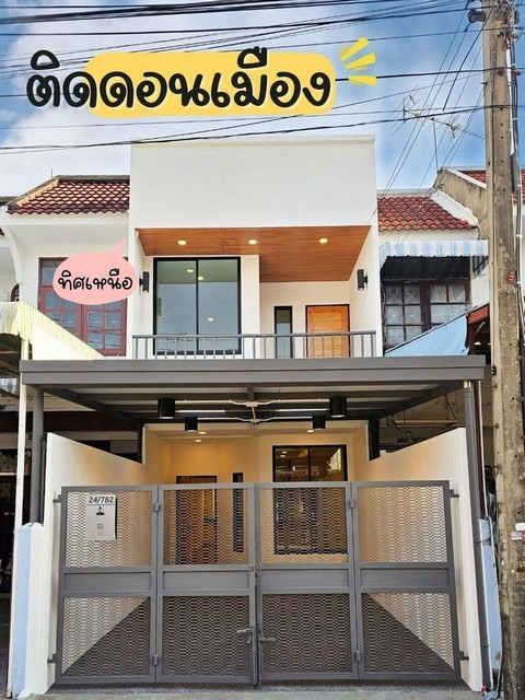 ขายทาวน์โฮม 2 ชั้น 17.5 ตรว. มบ.อยู่เจริญ ดอนเมือง ติดถนนวิภาวดีรังสิต 37 รีโนเวทใหม่ สไตล์มินิมอล พร้อมอยู่ ใกล้สนามบินดอนเมือง*** ราคาพิเศษเพียง 2.39 ล้านบาท (ฟรีโอน!)ติดต่อ:: ชยา โทร/ID Line:: 0942823961   Link Line:: https://line.me/ti/p/3xFA1An8Kcรหัส#  T26-887ทาวน์โฮม 2 ชั้น มบ.อยู่เจริญ ดอนเมือง ติดถนนวิภาวดีรังสิต 37 • รีโนเวทใหม่ สไตล์มินิมอล พร้อมอยู่ ใกล้สนามบินดอนเมือง• เนื้อที่ 17.5 ตร.ว.• 2 ห้องนอน 2 ห้องน้ำ• รีโน�
