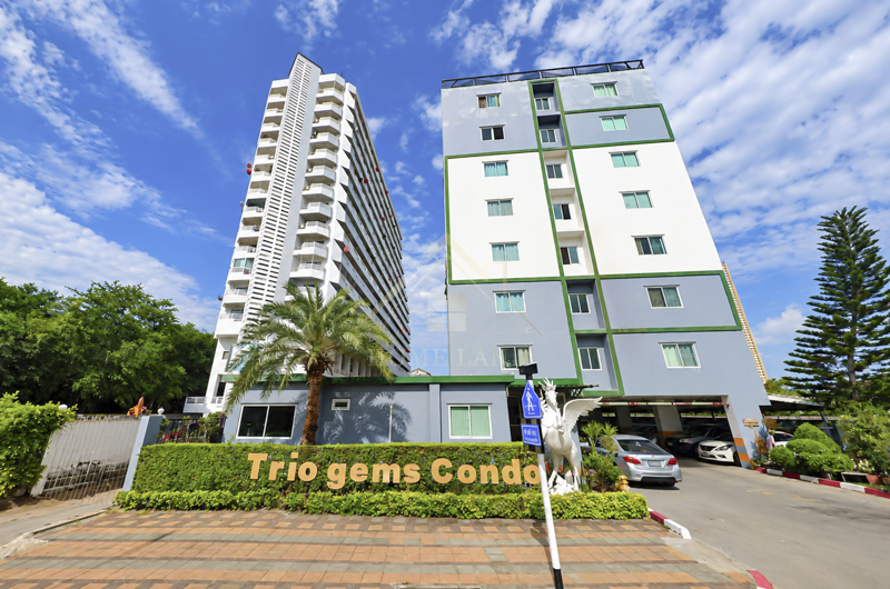 BHL1292Trio Game Condo ทรีโอ เจมส์ คอนโด พัทยา ที่ตั้ง : ซอย จอมเทียน 16 ตำบล หนองปรือ อำเภอบางละมุง ชลบุรี 20150รายละเอียด - สูง 8 ชั้น อยู่ที่ชั้น 3- ขนาด 33 ตร.ม. - 1 ห้องนอน 1 ห้องน้ำ - 1 ห้องครัว- 1 ที่จอดรถ- แอร์ / ไมโครเวฟ / ตู้เย็น /  ทีวี / ตู้เสื้อผ้าวอล์คอิน สิ่งอำนวยความสะดวก- เจ้าหน้าที่รักษาความปลอดภัย- กล้องวงจรปิด- สระว่ายน้ำ - ฟิตเนส- สวนสาธารณะ- สนามเด็กเล่นสถานที่ใกล้เคียง - เดอะ บิ๊กม�