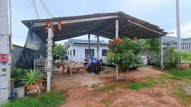 รหัสทรัพย์ N1031บ้านเดี่ยว ชั้นเดียว ทำเลดีพัทยา สำหรับพักอาศัยเอง หรือซื้อลงทุนรีโนเวทปล่อยเช่า ถูกมาก!!!!ที่ตั้ง :&nbsp;ถนนพรประภานิมิต ตำบลหนองปรือ อำเภอบางละมุง จังหวัดชลบุรี 20150รายละเอียดทรัพย์- บ้านเดี่ยว ชั้นเดียว, ขนาดพื้นที 100&nbsp;ตารางวา,&nbsp;พื้นที่ใช้สอยตัวบ้าน 45 ตารางเมตร&nbsp;สภาพบ้านดี คุ้มต่อการลงทุนรีโนเวท- 2 ห้องนอน, 1&nbsp;ห้องน้ำ, 1 ห้องนั่งเล่น, 1 ห้องครัว, 2 ที่จ�