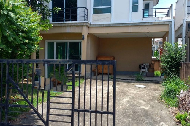   ขาย บ้านเดี่ยว/ทาวน์เฮ้าส์/คอนโด โครงการเดอะแพลนม์ รีสอร์ท  ถนน/ซอย ตำบลบางม่วง อำเภอบางใหญ่ จังหวัดนนทบุรี  ราคา   4,200,000    บาท  (ราคาต่อรองได้)  รายละเอียดทรัพย์ -  เนื้อที่ 50.3 ตรว. พื้นที่ใช้สอย  147.0 ตรม. -  3 ห้องนอน 2 ห้องน้ำ -  1 ที่จอดรถ  -  บ้านหันไปทางทิศ ใต้  พิกัดทรัพย์ : https://maps.app.goo.gl/xEHgiuApnyc9pKZu8  สถานที่ใกล้เคียง  - โรงพยาบาลบางใหญ่- ตลาดขายส่งต้นไม้ พระเงิน -โลตัส บางใหญ่ -โรงเรียนเป