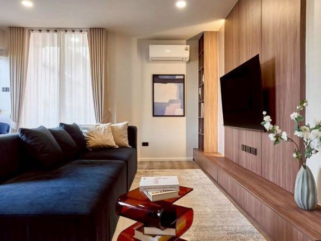 ขาย 3.29 ล้านบาท*Hillpark 1 (2 ห้องนอน)ลงทุนครั้งเดียว ปล่อยเช่าง่าย ได้ผลตอบแทนทันทีติดถนนคันคลอง – ใกล้ มช. เดินทางสะดวกรีโนเวทใหม่ทั้งห้อง สวย ครบ พร้อมปล่อยเช่า.2 ห้องนอน 1 ห้องน้ำชั้น 6 ขนาด 59 ตรม. กั้นห้องนอน แบ่งสัดส่วน สะดวก มีระเบียง.ราคาขาย 3,290,000 บาท(ค่าโอนคนละครึ่ง).เหมาะสำหรับ:นักลงทุนมองหาทำเลปล่อยเช่าใกล้มหาวิทยาลัยผู้ปกครองที่อยากซื้อคอนโดให้บุตรอยู่เอง ปล
