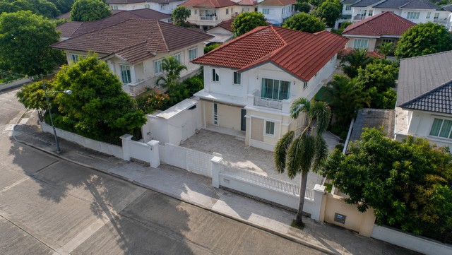 ## ???? บ้านเดี่ยวหลังใหญ่ 400 ตร.ม. เพียง 8 ล้านบาท! พร้อมอยู่ ทำเลราชพฤกษ์–รัตนาธิเบศร์กำลังมองหาบ้านสำหรับครอบครัวใหญ่?บ้านหลังนี้ตอบโจทย์ทั้งพื้นที่ใช้สอย ความเป็นส่วนตัว และการเดินทาง???? หมู่บ้านคาซ่าวิลล์ ราชพฤกษ์–รัตนาธิเบศร์ 2✨ 83.4 ตร.ว.✨ พื้นที่ใช้สอย 400 ตร.ม.???? 5 ห้องนอน???? 4 ห้องน้ำ???? ครัวบิวท์อิน ต่อเติมเต็ม❄️ แอร์ 7 เครื่อง???? จอดรถได้ 4 คัน???? เฟอร์นิเจอร์บางส่วน???? 