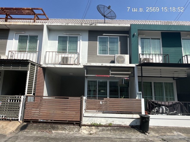   ขาย บ้านเดี่ยว/ทาวน์เฮ้าส์/คอนโด โครงการ เดอะคัลเลอร์ แจ้งวัฒนะ ติวานนท์ ปากเกร็ด นนทบุรี  ถนน/ซอย ตำบลบ้านใหม่ อำเภอปากเกร็ด จังหวัดนนทบุรี  ราคา    1,900,000   บาท  (ราคาต่อรองได้)  รายละเอียดทรัพย์ -  เนื้อที่ 19.20 ตรว. พื้นที่ใช้สอย 102 ตรม. -  3 ห้องนอน 2 ห้องน้ำ  -  1 ที่จอดรถ  -  บ้านหันไปทางทิศ ตะวันตกเฉียงเหนือ  พิกัดทรัพย์ : https://maps.app.goo.gl/M7m8STnS4RRV19Rq9  สถานที่ใกล้เคียง  -เซ็นทรัล แจ้งวัฒนะ-โร�