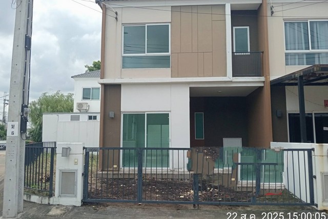   ขาย บ้านเดี่ยว/ทาวน์เฮ้าส์/คอนโด หมู่บ้านเดอะคอนเนค 40  ถนน/ซอย ตำบลบางพูด อำเภอปากเกร็ด จังหวัดนนทบุรี  ราคา    3,600,000   บาท  (ราคาต่อรองได้)  รายละเอียดทรัพย์ -  เนื้อที่ 31.1 ตร.ว.  พื้นที่ใช้สอย 112.00 ตรม. -  3 ห้องนอน 2 ห้องน้ำ  -  1 ที่จอดรถ  -  บ้านหันไปทางทิศ ตะวันออกเฉียงใต้้  พิกัดทรัพย์ : https://maps.app.goo.gl/txWvhAAuQXN95QBE8  สถานที่ใกล้เคียง  - โรงเรียนอัมพรไพศาล- โรงพยาบาลกรุงไทย- บิ๊กซี เอ็กซ์ตร้า ปา