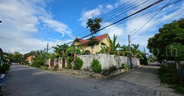 รหัสทรัพย์ N1244บ้านเดี่ยว 2 ชั้น 99.3 ตรว. หมู่บ้านอนันต์สุขสันต์รุ่น 18-19-20 ซอยเทพรักษ์ 49 (ซอยรามอินทรา 5 แยก 80) ทำเลดีมาก ราคาถูกมากที่สุดที่ตั้ง :&nbsp;ถนนเทพรักษ์ 49 แขวงท่าแร้ง เขตบางเขน กรุงเทพมหานคร 10220รายละเอียดทรัพย์- บ้านเดี่ยว 2 ชั้น, ขนาดพื้นที่ 99.3&nbsp;ตารางวา,&nbsp;พื้นที่ใช้สอย 180&nbsp;ตารางเมตร- 3 ห้องนอน, 2&nbsp;ห้องน้ำ, 1 ห้องรับแขก, 1 ห้องนั่งเล่น, 1 ห้องครัว, 1 ที่จอดรถในโรงจอดรถ, 2 ที่�