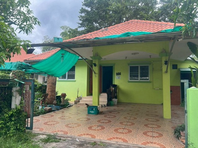 #โซนสุเทพ #เมืองเชียงใหม่ ขายด่วน เพียง 2.35 ล้าน 56 ตรว. บ้านเดี่ยวพร้อมที่ดิน ทำเลดี ใกล้เมือง เดินทางสะดวกเนื้อที่ 56 ตารางวาบ้านเดี่ยวชั้นเดียว พร้อมเข้าอยู่2 ห้องนอน2 ห้องน้ำ1 ครัวไทย1 ครัวฝรั่ง2 ห้องเก็บของจอดรถในบ้านได้ 2 คันหน้าบ้านจอดรถเพิ่มได้อีก 2 คันลดราคาพิเศษ เหลือเพียง 2.35 ล้านบาท จากราคา 2.6 ล้านบาทค่าโอนกรรมสิทธิ์คนละครึ่งฟังก์ชันครบ ใช้งานได้จริงเหม