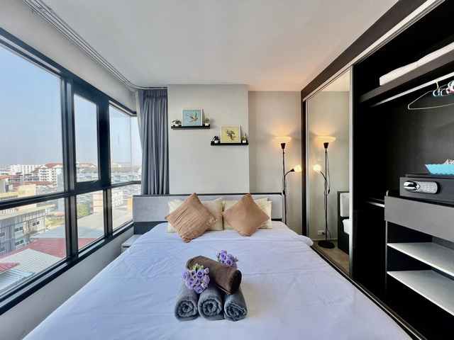 ขาย คอนโด The Base Pattaya เดอะ เบส เซ็นทรัล พัทยา 29.77 ตร.ม. ใกล้เซ็นทรัล พัทยา Fully Furnished ชั้นสูง วิวเมือง 3,600,000 บาทคอนโดมิเนียมที่ตั้ง โครงการ เดอะ เบส เซ็นทรัล พัทยา ห้อง 108 เมืองพัทยา จังหวัดชลบุรีขนาดพื้นที่ 29.77 ตารางเมตรพื้นที่ใช้สอย 29.77 ตารางเมตร1 ห้องนอน1 ห้องน้ำ1 ห้องครัว1 ห้องนั่งเล่น1 พื้นที่ทำงาน1 ที่จอดรถห้องอยู่ชั้น 8 วิวเมืองคอนโดตกแต่งพร้อมเข้าอยู่ เหมาะสำหรับอยู่อาศั�