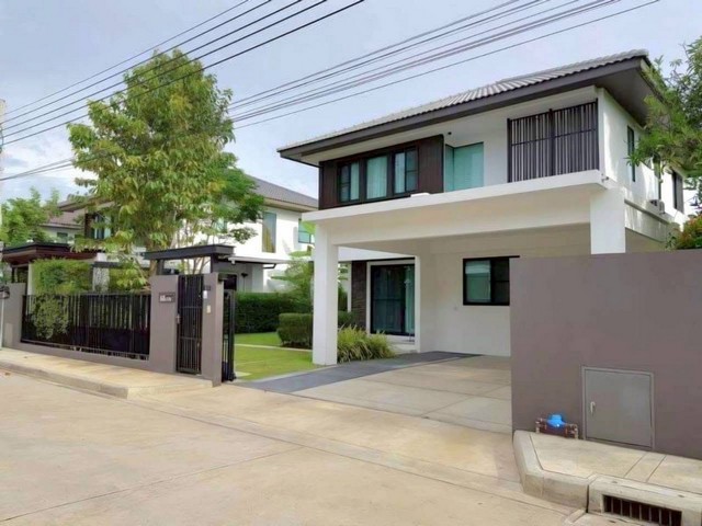 ให้เช่าบ้านเดี่ยว ชั้นมัณฑนา บางนา กม.7 4ห้องนอน 3ห้องน้ำ ตกแต่งสวยเฟอร์เจอร์เครื่องใช้ไฟฟ้าครบ**ใกล้เมกะบางนาและ โรงเรียนนานาชาติ -ค่าเช่า 72,000ต่อเดือนท-มัดจำประกันบ้านท2เดือน /ล่วงหน้า 1 เดือน *** พร้อมเช่า 7 กค 2569 ***--- รายละเอียดบ้าน ---•บ้านเดี่ยว ขนาดที่ดิน 65.9ตารางวา (Land size65.9 Sq.wah)•พื้นที่ใช้สอย 172 ตารางเมตร (Useable area 172 Sq.metre)•บ้านหันทิศเหนือ (Facing North)• จำนวน 4ห้องนอน (5 bedroom)• มี3 ห้องน้ำ (3 b