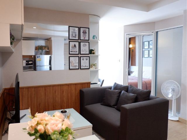 ให้เช่า 12,000 /เดือน* Trams Condo – เจ็ดยอด เดินไปเมญ่าแค่ 5 นาทีไปเรียน มช. ก็ใกล้มาก นั่ง Grab ไปเซ็นเฟส / รพ. / สนามบิน ง่ายสุดอยู่สบาย ฟีลดี มีครบทุกอย่างที่ต้องการ .1 ห้องนอน 1 ห้องน้ำชั้น 4ขนาด 39 ตารางเมตรเครื่องใช้ไฟฟ้าครบ-แอร์ 13,000 btu 2 ตัว -สมาร์ททีวี - พัดลม - ตู้เย็น -ไมโครเวฟ-เครื่องซักผ้า -เครื่องทำน้ำอุ่นเฟอร์นิเจอร์มีดังนี้ค่ะ-โซฟา -ชั้นวางทีวี -ชุดโต๊ะทานข้าว-เตียง5ฟุต -โต๊ะ�