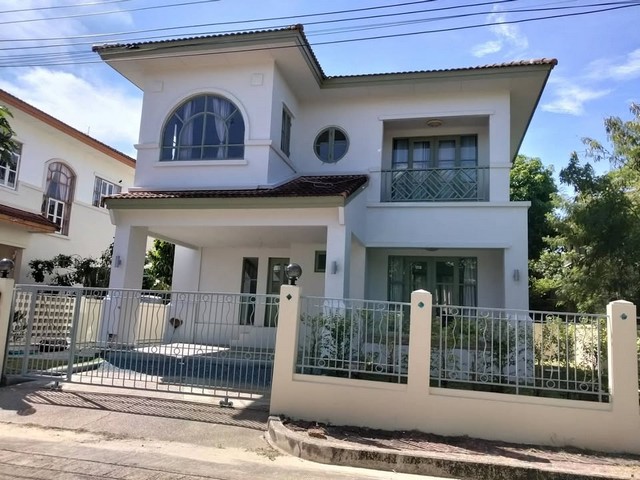 RHT2661ให้เช่าบ้านเดี่ยว หมู่บ้านชัยพฤกษ์ คุ้มเกล้า 7ย่าน มีนบุรี , ลาดกระบังเนื้อที่​ 60  ตร. วา พื้นที่ใช้สอย​ 130​ ตร.ม3ห้องนอน 2ห้องน้ำ 2 ที่จอดรถสนใจติดต่อคุณเจี๊ยบ 092-851-6969Line:keti2522ราคาเช่า30,000 บาท/เดือน  เงินประกัน​  30,000  บาท (ราคารวมค่าส่วนกลางแล้ว)ซอย คุ้มเกล้า 7แขวงลำปลาทิว เขตลาดกระบัง กรุงเทพมหานคร 10520ส่วนกลางภายในโครงการ• สระว่ายน้ำ• สวนสาธารณะ• ระบบรักษาความปลอดภัยสถ�