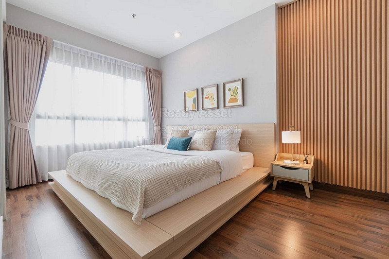 รหัสทรัพย์ : CR6906-R1008คอนโด คิว เฮ้าส์ คอนโด สาทร / Q House Sathornรายละเอียดห้อง- ขนาดห้อง 48 ตร.ม.- 1 ห้องนอน 1 ห้องน้ำ 1 ห้องแต่งตัว 1 ห้องนั่งเล่น- ชั้น 23 City View มุมโค้งน้ำเจ้าพระยาเฟอร์นิเจอร์- เตียงนอนพร้อมที่นอน และชุดเครื่องนอน- ตู้เสื้อผ้า พร้อมกระจกบานใหญ่- โซฟา  - โต๊ะทานข้าว พร้อมชุดทานอาหารเครื่องใช้ไฟฟ้า - เครื่องปรับอากาศ 2ตัว- ทีวี LCD 43 นิ้ว- เครื่องทำน้ำอุ่น- ไมโครเวฟ- เตาอบ- ต�