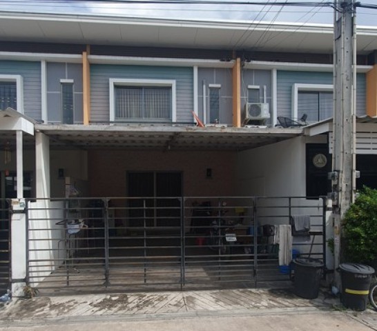 ขาย บ้านเดี่ยว/ทาวน์เฮ้าส์/คอนโด โครงการ บ้านไลฟ์ ซอย 12  ถนน ซอยบ้านสวน - เศรษฐกิจ 30 ตำบลหนองรี อำเภอเมืองชลบุรี จังหวัดชลบุรี  ราคา   1,650,000    บาท  (ราคาต่อรองได้)  รายละเอียดทรัพย์ -  เนื้อที่ 21.30 ตร.ว. พื้นที่ใช้สอย 115.0 ตร.ม. - 3 ห้องนอน 2 ห้องน้ำ 1 ที่จอดรถ -  บ้านหันไปทางทิศ ตะวันตกเฉียงเหนือ  พิกัดทรัพย์ : https://maps.app.goo.gl/YkQaPgbnxg8wEDBD8  สถานที่ใกล้เคียง  - วัดหนองกระทุ่ม- โรงเรียนพานทอง- วิทยาลั�