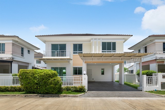 บ้านเดี่ยว 2 ชั้น ขนาด 50.3 ตร.ว. ทำเลดีมาก ต้นโครงการ ใกล้คลับเฮ้าส์ สวนหย่อม บ้านเลขที่สวย เพียง 900 เมตร จากถนนใหญ่นครอินทร์ ตกแต่งใหม่ทั้งหลัง หมู่บ้าน ไลฟ์ บางกอก บูเลอวาร์ด พระราม 5ตัวโครงการตั้งอยู่ใกล้วงเวียนพระราม 5 เดินทางข้ามฝั่งมุ่งหน้าสู่แยกรัชวิภา ถนนปิ่นเกล้า-สิรินธร ได้ง่าย และใกล้กับทางพิเศษศรีรัช-วงแหวนรอบนอกอยู่ใกล้รถไฟฟ้าสายสีม่วง (สถานีแย�