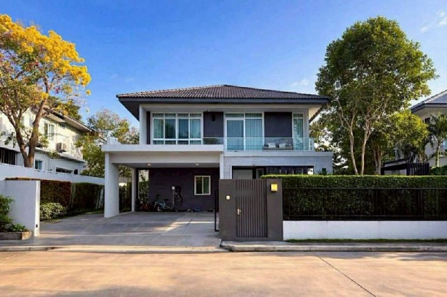 ขายเพียง 12.9 ล้าน #มัณฑนา #Land&Houses | #SereneLake บ้านเดี่ยวหรูสไตล์ Modern Resort ในโครงการระดับพรีเมียม #ติดทะเลสาบ บรรยากาศร่มรื่น พร้อมเฟอร์นิเจอร์บิวท์อินหรูทั้งหลัง พร้อมเข้าอยู่รายละเอียดบ้านพื้นที่ดิน 83 ตารางวา4 ห้องนอน4 ห้องน้ำที่จอดรถ 3 คันบ้านหรูในโครงการคุณภาพของ Land & Houses พร้อมพื้นที่สีเขียวและทะเลสาบขนาดใหญ่ ให้คุณได้ใช้ชีวิตท่ามกลางธรรมชาติ พร้อมสิ่งอำนวยความส�