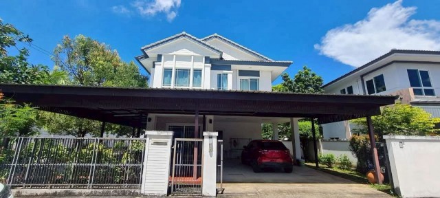 ราคาเพียง 7.5 ล้าน 90.2 ตรว. #สีวลี #สันกำแพง บ้านเดี่ยว 2 ชั้น #หลังมุม #เฟอร์นิเจอร์ครบ ทำเลดี #น้ำไม่ท่วม เหมาะทั้งอยู่อาศัยและซื้อเพื่อลงทุนปล่อยเช่ารายละเอียดบ้านพื้นที่ดิน 90.2 ตารางวาพื้นที่ใช้สอย 160 ตารางเมตร3 ห้องนอน3 ห้องน้ำ2 ที่จอดรถห้องรับแขกและโถงกว้างห้องครัวแยกเป็นสัดส่วนบ้านหลังมุม ท้ายซอย ให้ความเป็นส่วนตัว เข้า-ออกสะดวกของแถมภายในบ้านเฟอร์นิเจอร