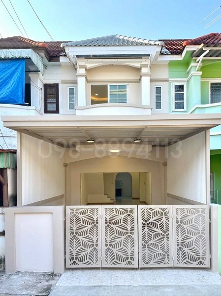 ทาวน์เฮ้าส์ 2 ชั้น หมู่บ้านคณาทรัพย์รามอินทรา 117 บางชัน รถไฟฟ้าสถานีบางชันราคาเพียง 2.3 ล้านบาท (2,300,000 บาท)พร้อมโอนและจดจำนอง----------------------------------------รายละเอียด- พื้นที่ 19 ตรว ต้นโครงการ- 2 ห้องนอน 2 ห้องน้ำ- โครงการน้ำไม่ท่วม- ถนนในโครงการกว้าง- สร้างด้วยอิฐแดงแข็งแรง- หันหน้าทิศใต้ของแถม- ม่านติดตั้งทั้งหลัง- ปั๊มและถังเก็บน้ำ- เตาและเครื่องดูดควัน- ชุดเฟอร์นิเจอร์ห้องรับแ�