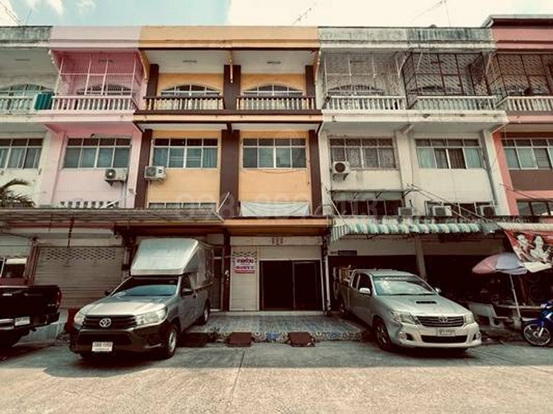 อาคารพาณิชย์ 3.5 ชั้น สุขาภิบาล 5 ** รายละเอียด **อาคารพาณิชย์ 3.5 ชั้น + ชั้นลอย3 ห้องนอน 2 ห้องน้ำจอดรถ 2 คันเหมาะทำออฟฟิศ - ร้านค้า หรือสร้างรายได้แบบ Passive Income ทันทีทำเลทองสำหรับนักลงทุน ย่านผู้คนหนาแน่น ใกล้ตลาดใหญ่ รายล้อมด้วยชุมชน โรงเรียน ออฟฟิศปล่อยเช่าได้ง่ายมาก ผลตอบแทนสูงกว่าคอนโดหลายทำเลราคาเพียง 3.75 ล้านบาทที่ตั้ง : ถนนสุขาภิบาล 5 สายไหม แขวงสายไหม เขตสายไหม �