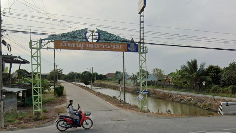 ขายที่ดินเปล่า หมู่บ้านเกาะแรต ทำเลดี อ.บางเลน จ.นครปฐม ที่ตั้ง : หมู่บ้านเกาะแรต ต.บางปลา อ.บางเลน จ.นครปฐม ขนาดเนื้อที่ : 2 ไร่ 1 งาน 16 ตร.วรายละเอียด-หน้ากว้างประมาณ 22 เมตร-ลึกประมาณ 150.7 เมตร-พื้นที่สีเขียวจุดเด่น-ห่างจากถนนสายดอนตูม–บางเลน เพียง 110 เมตร-ถนนคอนกรีตเข้าถึงหน้าที่ดิน-ติดคลองสาขา เชื่อมต่อกับคลองท่าสาร-บรรยากาศเงียบสงบ เหมาะสำหรับอยู่อาศัยและลงทุ�