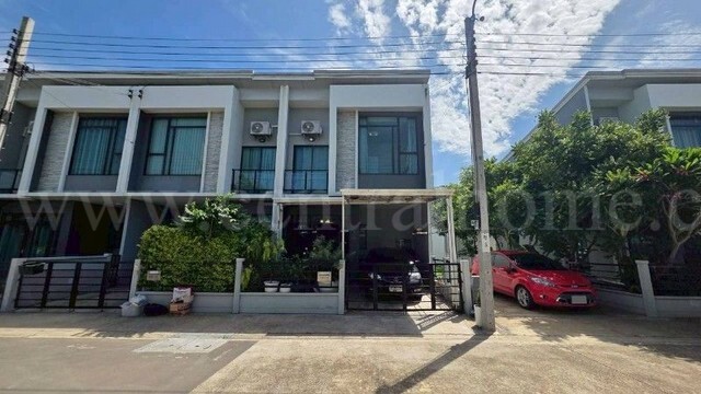 รหัสทรัพย์ :&nbsp;N1234ทาวน์โฮม พลีโน่ ปิ่นเกล้า-จรัญฯ พร้อมอยู่ ใกล้รถไฟฟ้า&nbsp;ที่ตั้ง&nbsp;:&nbsp;ถนนบางกรวย-จงถนอม&nbsp;ตำบลวัดชลอ&nbsp;อำเภอบางกรวย&nbsp;จังหวัดนนทบุรี&nbsp;11130รายละเอียดทรัพย์- พัฒนาโดย บริษัท เอเชี่ยน พร็อพเพอร์ตี้ จำกัด- ทาวน์โฮม 2 ชั้น ขนาดพื้นที่ 18.3 ตารางวา พื้นที่ใช้สอย 120 ตารางเมตร&nbsp;- 4 ห้องนอน, 2 ห้องน้ำ, 1 ห้องครัว, 1 ห้องรับแขก, 1 ที่จอดรถ- แอร์ 4 เครื่อง, ปั๊มน้ำ+แท้งค์น้�