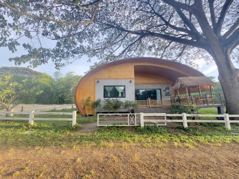 ขายบ้านพร้อมที่ดิน บรรยากาศธรรมชาติ วิวภูเขา หลังบ้านติดลำราง อำเภอปากช่อง จังหวัดนครราชสีมาที่ตั้ง : ตำบลคลองม่วง อำเภอปากช่อง นครราชสีมา 30130พิกัด : https://maps.app.goo.gl/P4bgqRcsCQ38isJy9รายละเอียด-บ้านเดี่ยวพร้อมที่ดิน-เนื้อที่ 73 ตารางวา-มีที่งอกด้านหลังติดลำราง ประมาณ 42 ตารางวา-พื้นที่ใช้สอยรวม 92.16 ตารางเมตร-2 ห้องนอน-2 ห้องน้ำ-ห้องรับแขก-ระเบียงหน้าบ้านกว้างประมาณ 32 ตารางเมตรจุ�