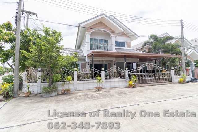 M 6682ขาย บ้านเดี่ยว หมู่บ้านภูผาล้อม นางรอง กม.3 หลังมุม อ.เมือง นครนายกรายละเอียด• บ้านเดี่ยว 2 ชั้น หลังมุม เนื้อที่ 67.8 ตรว. / พื้นที่ใช้สอย 155 ตรม. • 4 นอน 3 น้ำ 4 แอร์ 2 จอดรถ / หน้าบ้านหันทิศใต้ แดดไม่ร้อน• ต่อเติมครัว / หลังคาที่จอดรถแข็งแรง / มีบริเวณสำหรับจัดสวน • พร้อมปั๊มน้ำ แทงค์น้ำ / พื้นชั้นบนและล่างปูแกรนิตโต้• ราคานี้พร้อมโอน• ค่าส่วนกลางเพียง 600 บาท / เดือนสถานท�