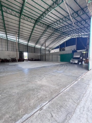 BST1291 ให้เช่าโกดัง / โรงงาน พร้อมใบอนุญาต รง.4 จังหวัดเพชรบุรี พื้นที่ 900 – 5,000 ตร.ม. รองรับคลังสินค้า โรงงานผลิต และศูนย์กระจายสินค้าติดต่อ Agent คุณบัว (Bua)Tel: 093-646-4597&nbsp;LINE ID: Bua093ค่าเช่าเริ่มต้น 74,000 บาท/เดือนโครงการโกดังและโรงงานคุณภาพ ตั้งอยู่ในอำเภอเมือง จังหวัดเพชรบุรี ทำเลยุทธศาสตร์เชื่อมต่อกรุงเทพฯ ภาคใต้ และพื้นที่ EEC เหมาะสำหรับคลังสินค้า ศูนย์กระจายสินค้า โรงงานผลิต �