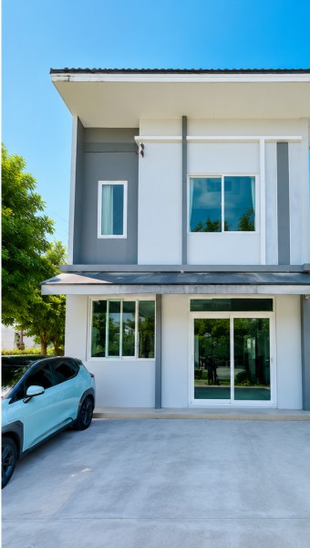 ทำเลเพชรเกษม-ทวีวัฒนา ทาวน์เฮาส์ 2ชั้น  2 น้ำ  29 ตร.ว.แปลงมุม 3-4นอน  และตลาดธนบุรี ใกล้ตลาดเวิลด์มาร์เก็ต 700 ม.สนามหลวง 2 พร้อมเฟอร์ฯครบ บรรยากาศเงียบสงบ วิวโล่ง พื้นที่ใช้สอย 230 ตร.ม. เหมาะสำหรับอยู่อาศัย ใกล้ม.กรุงเทพธนบุรี 1.6 กม.เดินทางสะดวก าคาเช่า 14-16,999 บาท/เดือนเชื่อมต่อถนนหลัก และรถไฟฟ้าได้ง่าย รTwo-story cornerfor rent 3-4bed in bath 29 sq.wa. Phetkasem-ThawiWatthana2 230 sq.m. usable area fully furnished with appliances and an extended kitchen. Near World Market 700 m. atmosphere c