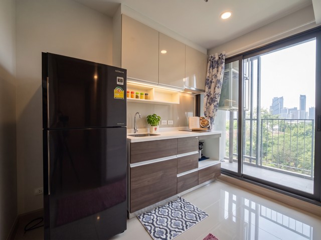 **ขายคอนโด ศุภาลัย ไพร์ม พระราม 9 (Supalai Prime Rama 9)**คอนโด Low Rise ทำเลใจกลางย่านธุรกิจใหม่ พระราม 9 – ห้วยขวางโอกาสดีสำหรับนักลงทุนและคนอยากมีคอนโดพร้อมอยู่ในทำเลศักยภาพ ห้องนี้ **พร้อมยกกระเป๋าเข้าอยู่ / พร้อมปล่อยเช่าได้ทันที** ในราคาที่แข่งขันได้จริง**รายละเอียดห้อง**- ขนาด 31.17 ตร.ม.- 1 ห้องนอน - 1 ห้องน้ำ- 1 ครัว- ชั้น 5 (จากทั้งหมด 8 ชั้น) — ตำแหน่งกำลังดี ไม่สูงไม่ต่ำเกินไป**ระเบียง