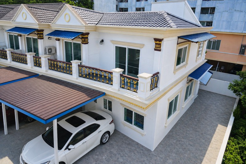 แฮปปี้แลนด์สาย 1 บ้านเดี่ยว 200ตร.ม.2น้ำ MRT บางกะปิ4นอน 480ม.เดอะมอลล์ ทำเลคลองจั่น  เหมาะสำหรับอยู่อาศัยหรือธุรกิจขนาดเล็ก เดินทางสะดวก ใกล้รถไฟฟ้า บางกะปิ 50ตร.ว.ห้างสรรพสินค้า โรงเรียนนานาชาติ และสิ่งอำนวยความสะดวกครบครัน  โฮมออฟฟิศ ค่าเช่า 19,998 บาทต่อเดือน480m HappyLand Line1  KhlongChan BangKapi Land Area 50Sq.w. 200Sq.m.  Residence Home Office or Small 4Beds 2Baths House MRT The Mall BangKapi Business Convenient Access Close Suitable forto Mass International Schools Transit Shopping Malls and Urban Amenities Rent 19,998 THB per Monthถนนแฮ�