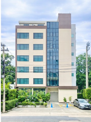 สำนักงานให้เช่า ย่านลาดพร้าว126 ตร.ม. MRT ลาดพร้าว ภาวนา 700ม. ม.ราชภัฏจันทรเกษม 1กม.  ห้องสำนักงานพร้อมแอร์ 5 ตัว ห้องประชุม และห้องผู้บริหาร 25,198 บาท-เดือน ทำเลธุรกิจ เดินทางสะดวก เหมาะสำหรับสำนักงาน บริษัท คลินิก  และธุรกิจทุกประเภท  ใกล้โรงพยาบาล สวนลุมฯ และแหล่งไลฟ์สไตล์ครบครัน ให้เช่า Office space for rent in Ladprao Soi17 126sq.m. MRT Ladprao Phawana 700m. Includes 5 a/c meeting room and executive office. Near  in a prime business location with convenient access. Close to Chandrakasem Rajabhat Universi