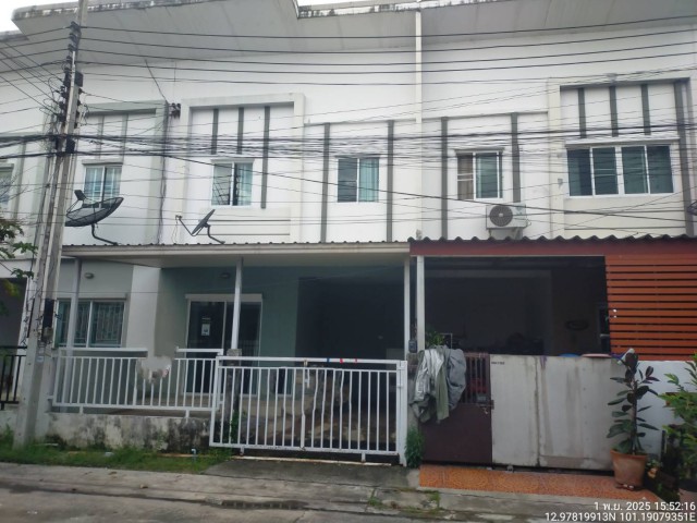 ขาย บ้านเดี่ยว/ทาวน์เฮ้าส์/คอนโด หมู่บ้านไลโอ นอฟ  ถนน/ซอยถนนสายระเวิง-ปลวกแดง ปลวกแดง ปลวกแดง ระยอง  ราคา    1,650,000   บาท  (ราคาต่อรองได้)  รายละเอียดทรัพย์ -  เนื้อที่ 18.0 ตร.ว. พื้นที่ใช้สอย 108.35 ตรม. -  3 ห้องนอน 2 ห้องน้ำ  -  1 ที่จอดรถ  -  บ้านหันไปทางทิศ ตะวันออกเฉียงเหนือ   พิกัดทรัพย์ : https://maps.app.goo.gl/pTD5x5GUjizXH13FA  สถานที่ใกล้เคียง  – โรงพยาบาลปลวกแดง– สถานีตำรวจภูธรปลวกแดง– วัดไพรสณฑ์– ตลาด�